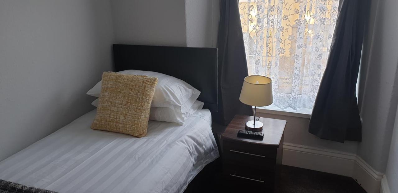 Lockinbar Holiday Apartments Tenby Dış mekan fotoğraf