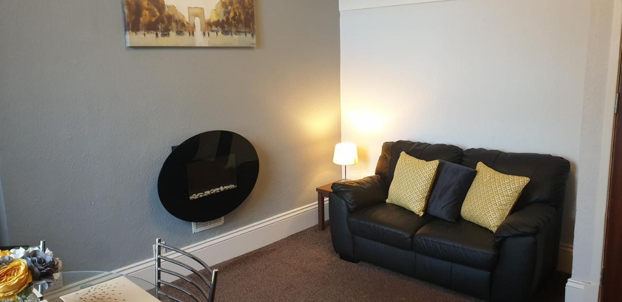 Lockinbar Holiday Apartments Tenby Dış mekan fotoğraf