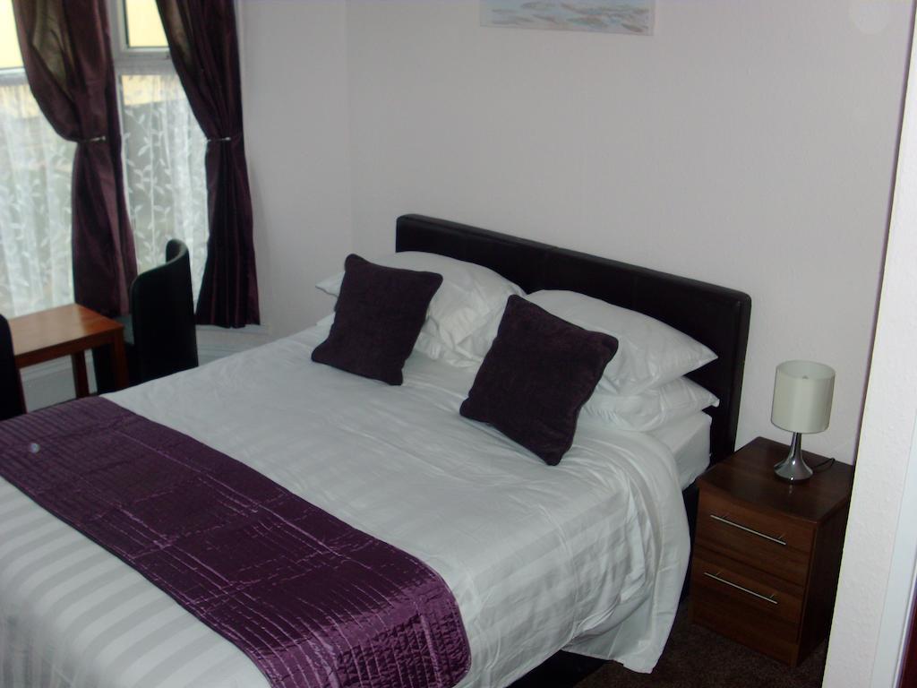 Lockinbar Holiday Apartments Tenby Oda fotoğraf